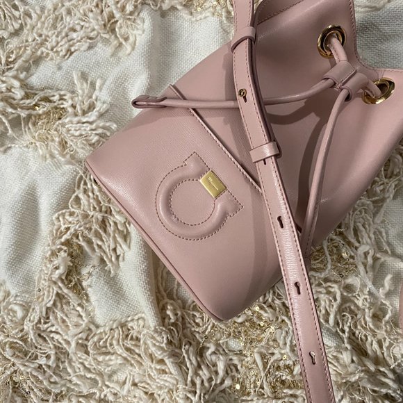 Salvatore Ferragamo City Quilted Gancio Bucket Bag - Picture 4 of 16